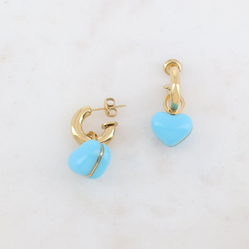 Créoles à puce avec pendant cœur en résine 1,6 x 2,2 cm.