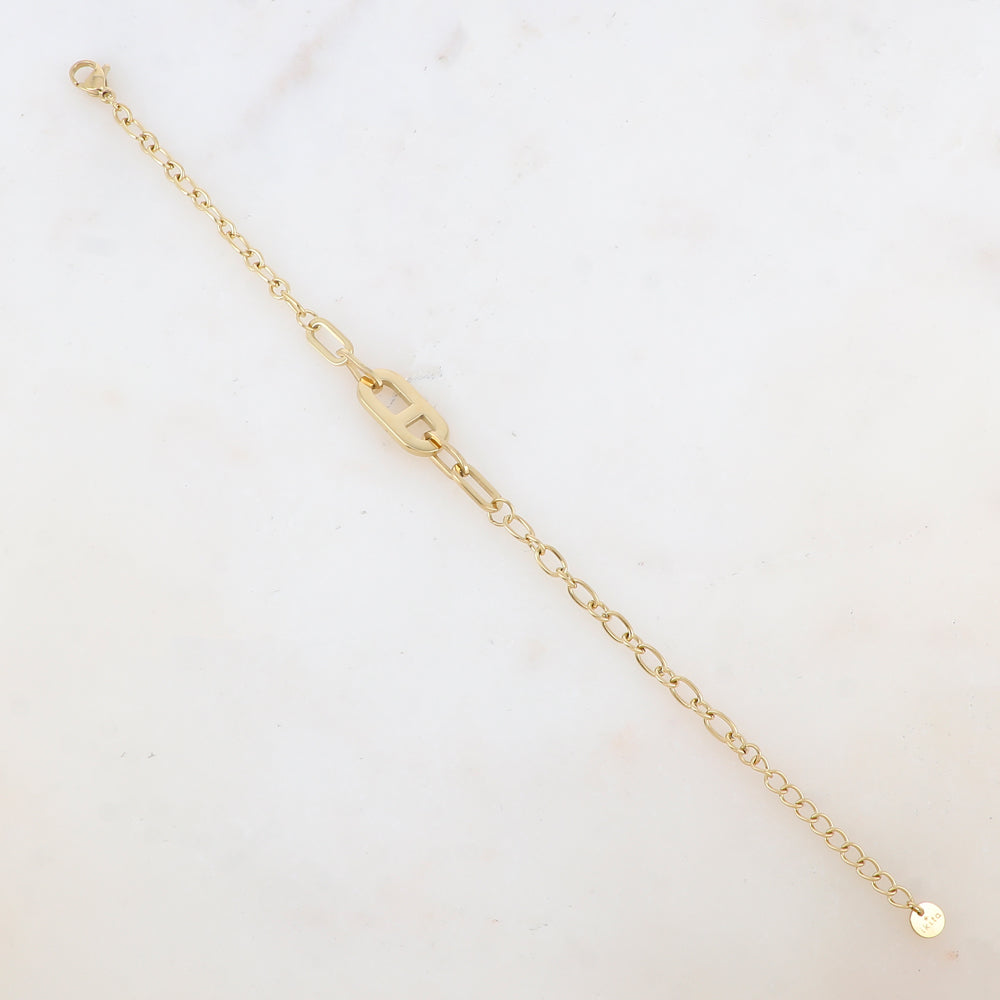 Bracelet en jeu de maille avec pièce géométrique