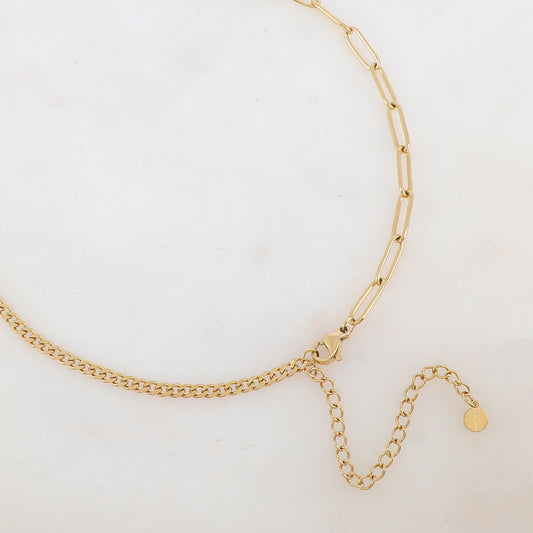 Collier en jeu de maille avec pendentif géométrique émaillé (44+7CM)