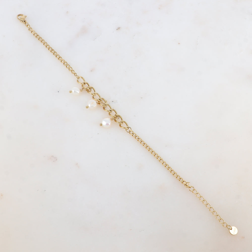 Bracelet en jeu de maille embelli de 3 perles d'eau douce