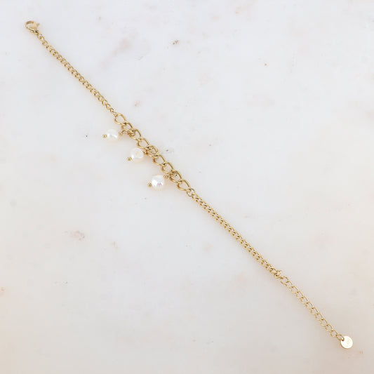 Bracelet en jeu de maille embelli de 3 perles d'eau douce