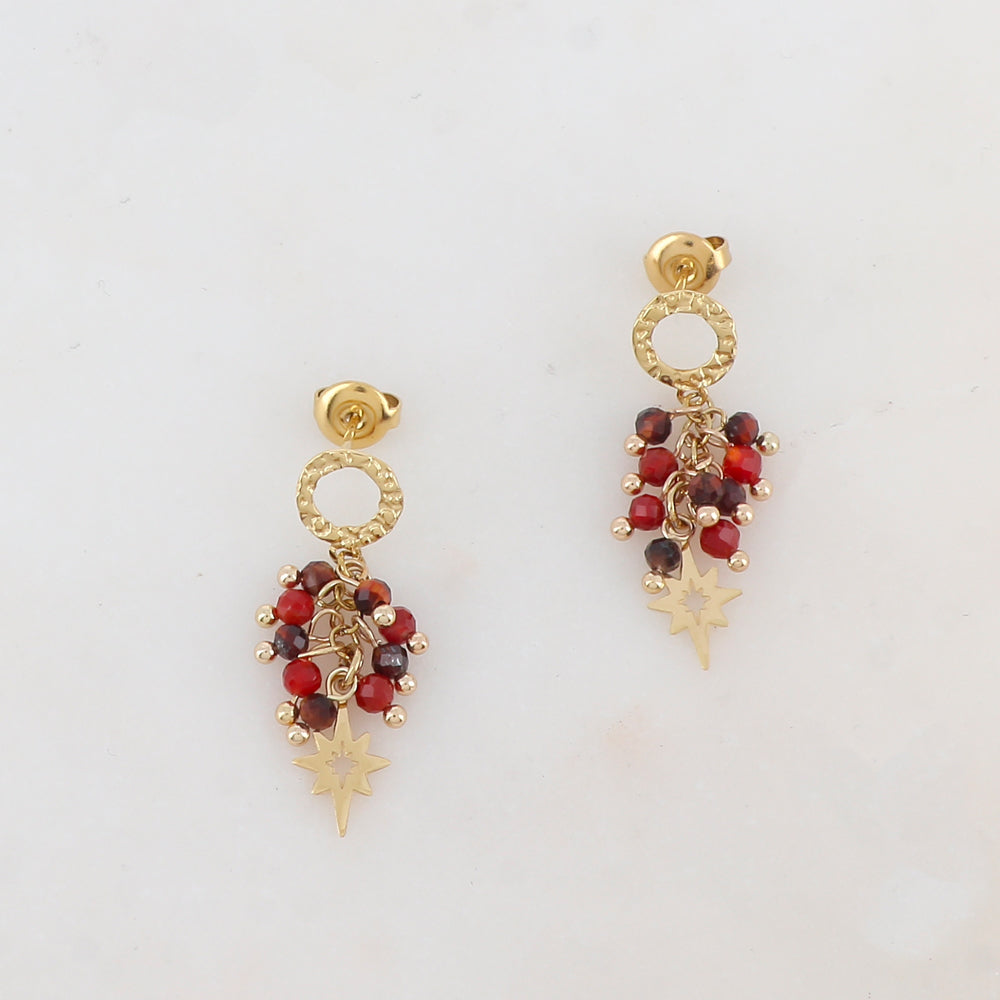 B.O à puce pendantes avec anneau martelé, pampille étoile, pierres naturelles et perles d'eau douce 1,3 x 3,3 cm.