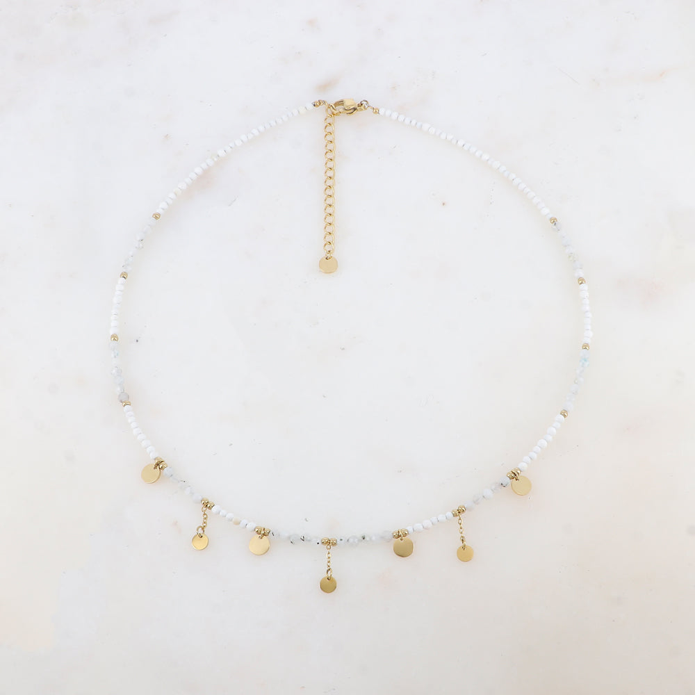 Collier avec chaînes, pampilles rondes lisses, perles dorées et pierre naturelle (39+7CM)