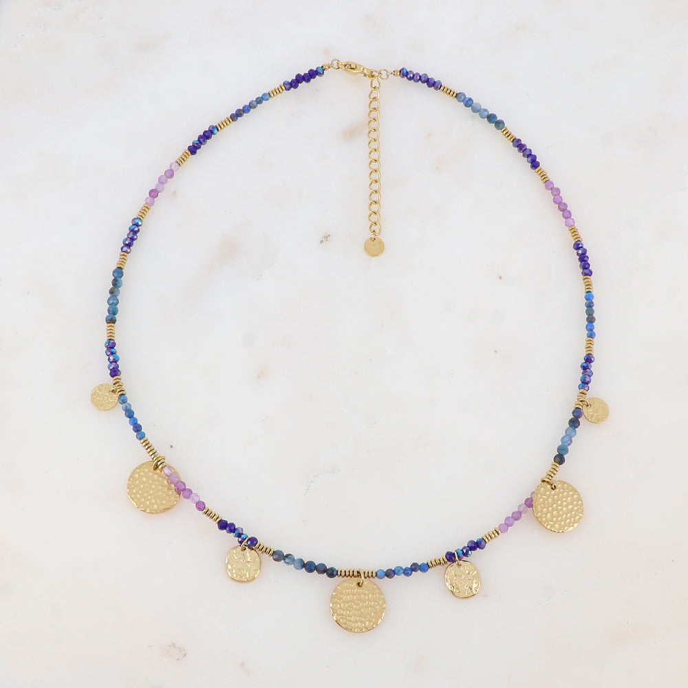Collier avec pierre naturelle, pâtes de verre et pastilles martelées (39+5CM)