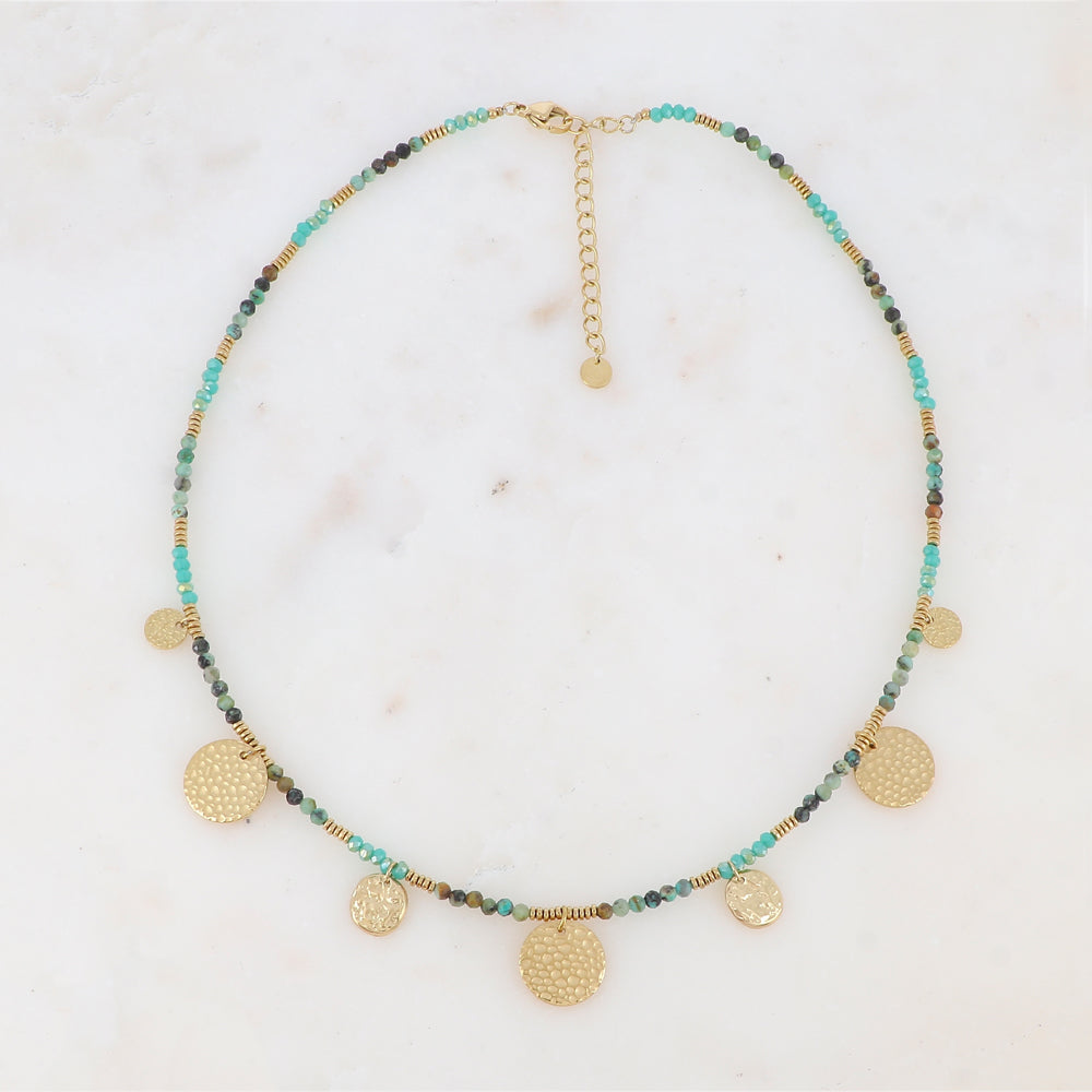 Collier avec pierre naturelle, pâtes de verre et pastilles martelées (39+5CM)