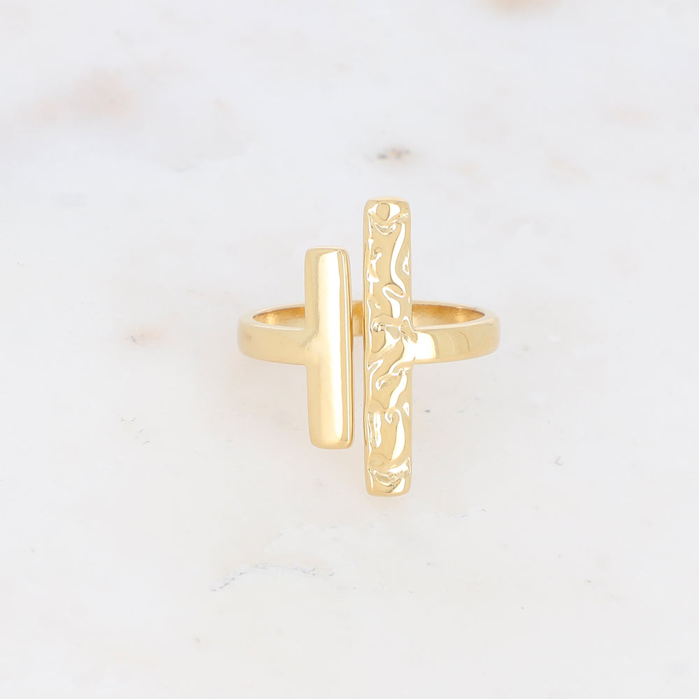 Bague avec deux barres : martelée et lisse