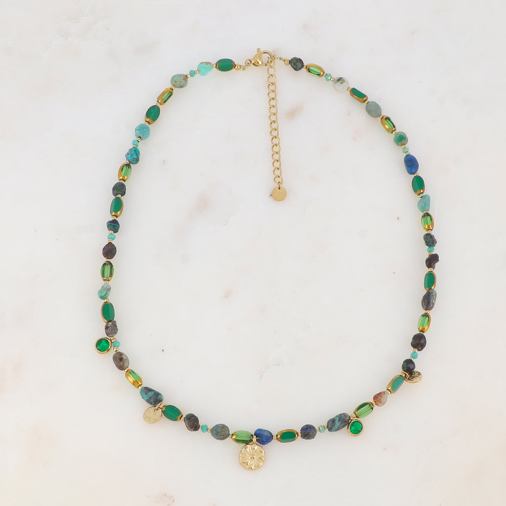 Collier avec pierre naturelle, perles émaillées, pastilles martelées, fleur et zirconium (39+5CM)