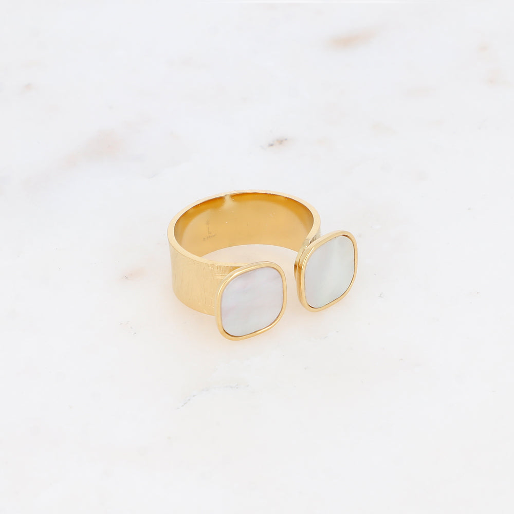 Bague avec effet griffé, deux perles en pierre naturelle carrée - Nacre