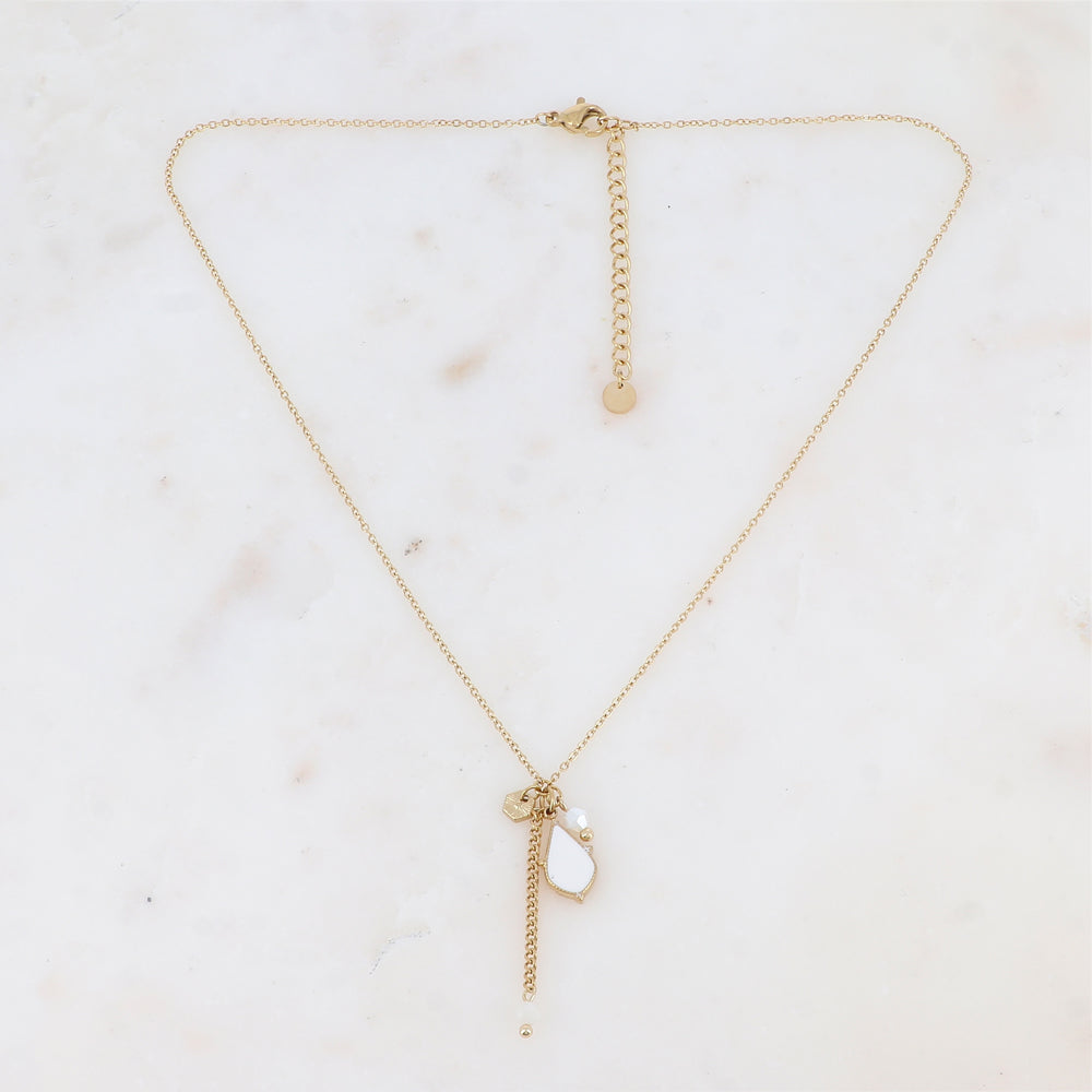 Collier avec chaîne, pierre naturelle, pâte de verre, pampille graphique et pièce émaillée (40+5CM)