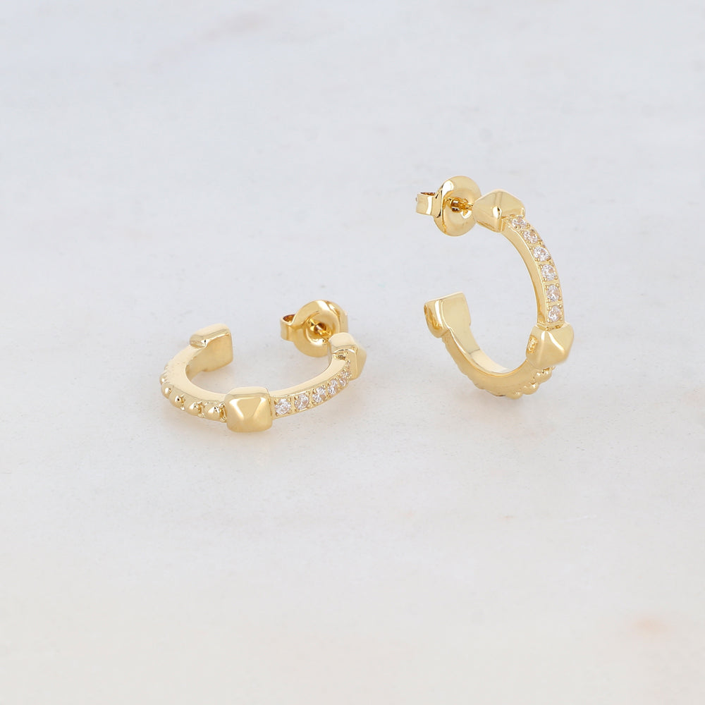 Créoles à puce rondes avec 6 strass Diamètre : 1,9 cm.