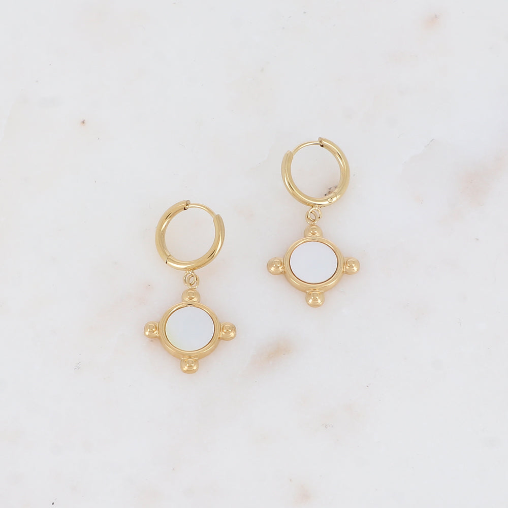 Créoles avec nacre 1,5x 3,05 CM.