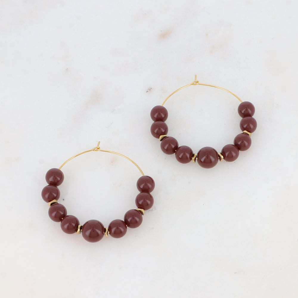 Créoles avec 9 perles en résine Diamètre : 4,5 cm.