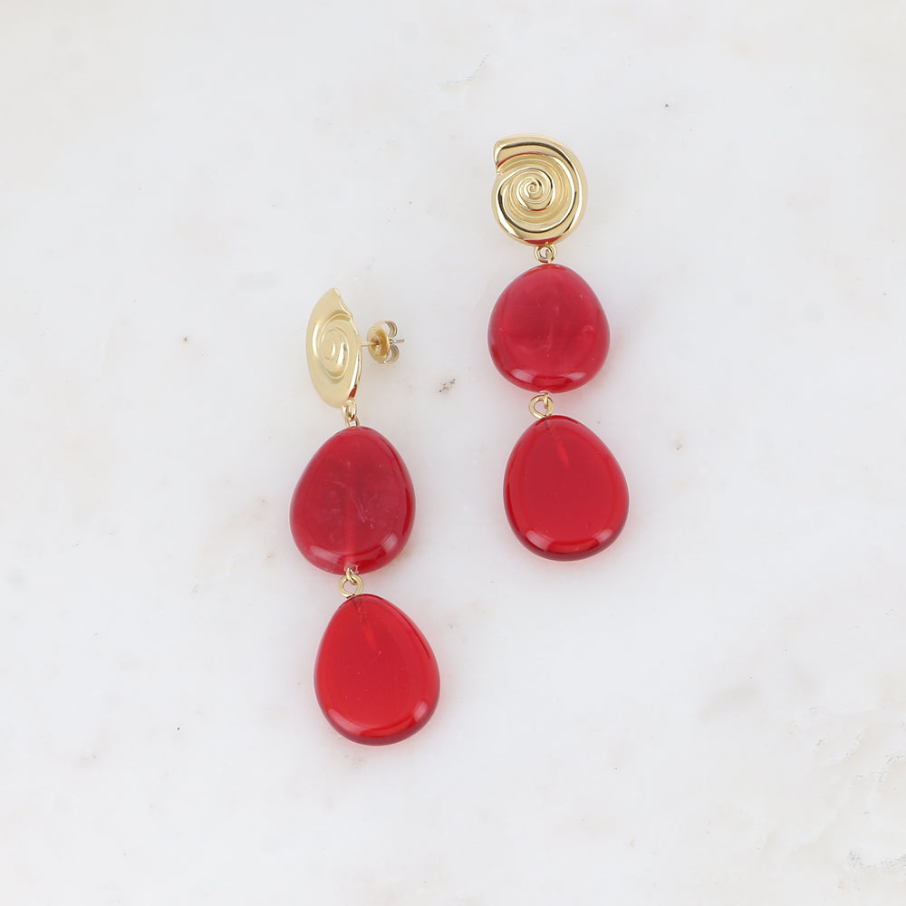 Boucles pendantes - coquillage escargot avec 2 perles gouttes acétates rouges 20x28 mm
