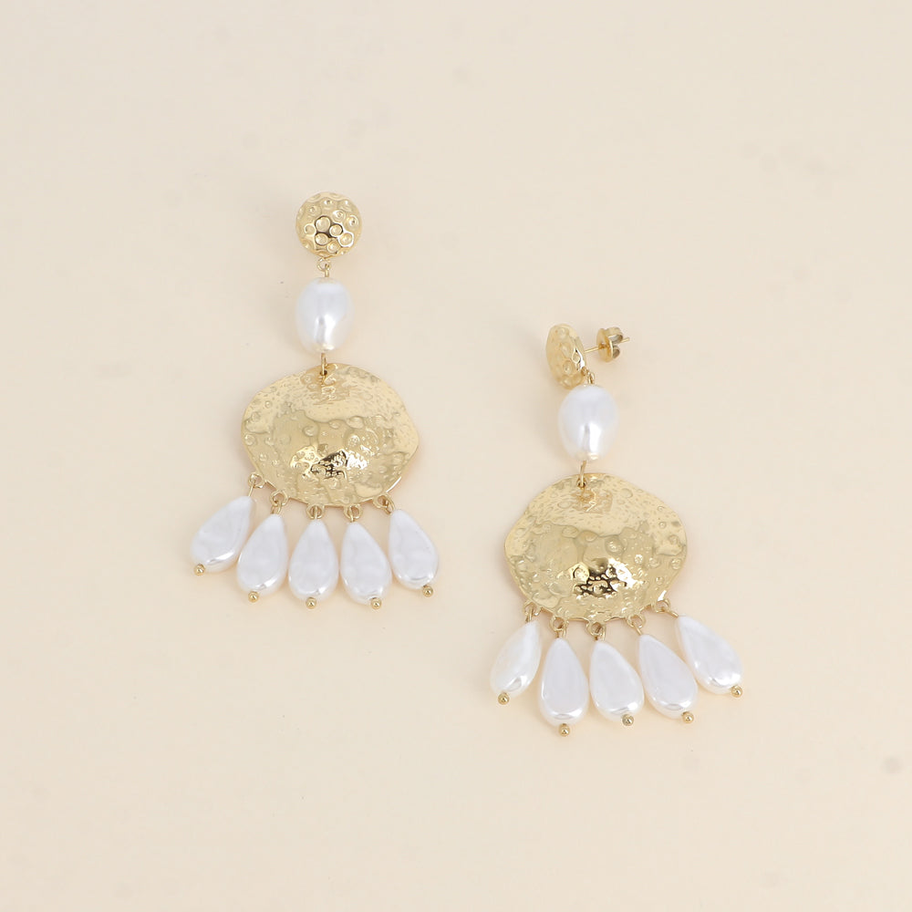 Boucles pendantes - pièces texturées et perles en acétate blanc 35x83 mm