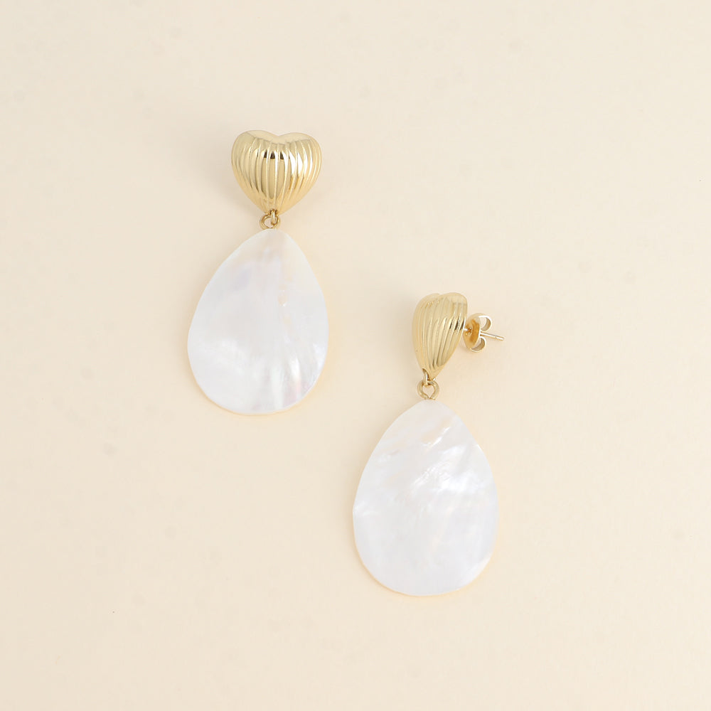 Boucles pendantes - cœur strié et goutte nacrée 25x55 mm