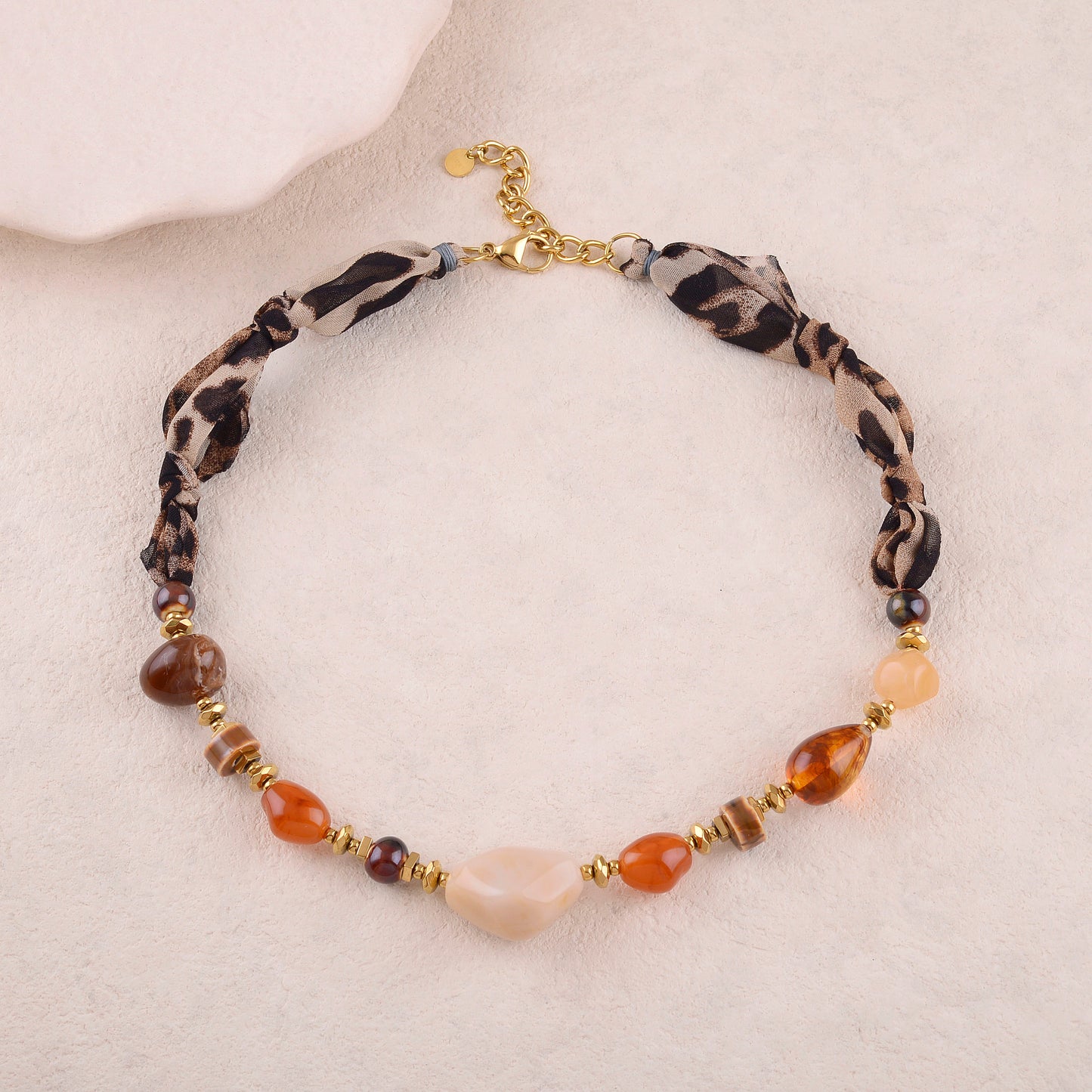 Collier en tissu avec perles en résine, perles en céramique (43+5CM)