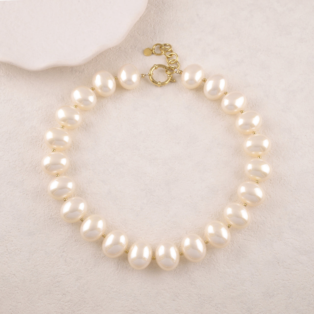 Collier avec perles en résine effet nacré (41+5CM)