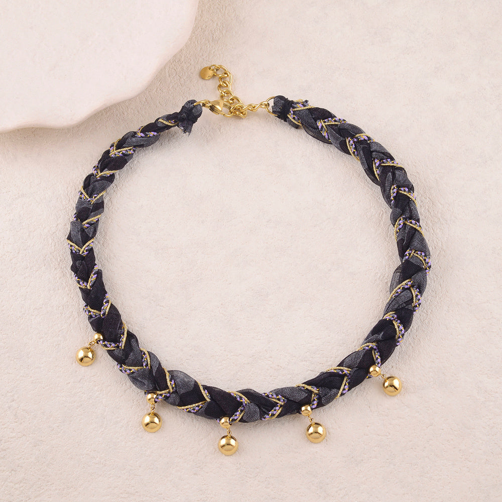Collier en tissu avec pièces rondes