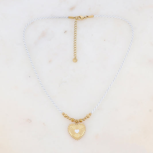 Collier sur cordon avec boules et pampille cœur émaillée