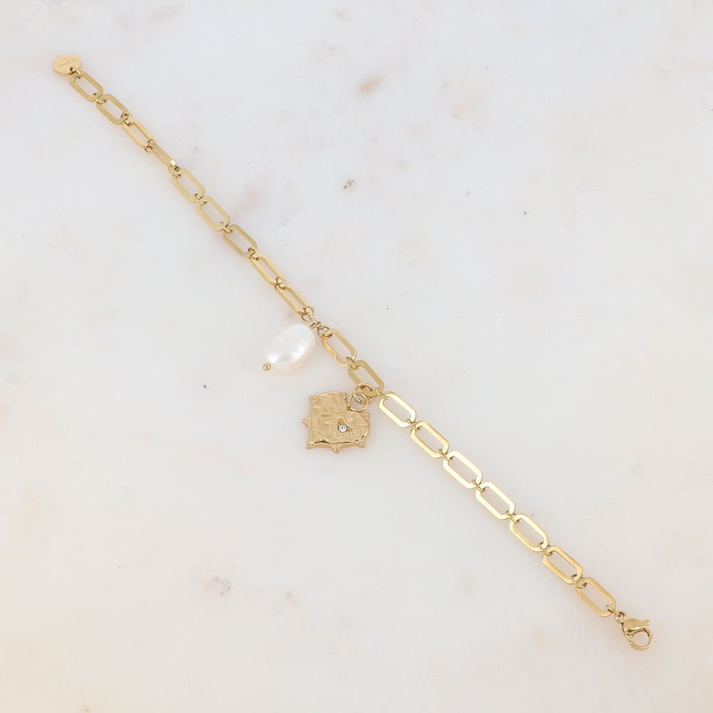 Bracelet en maille avec pampille forme cœur texturée et strassée et perle d'eau douce