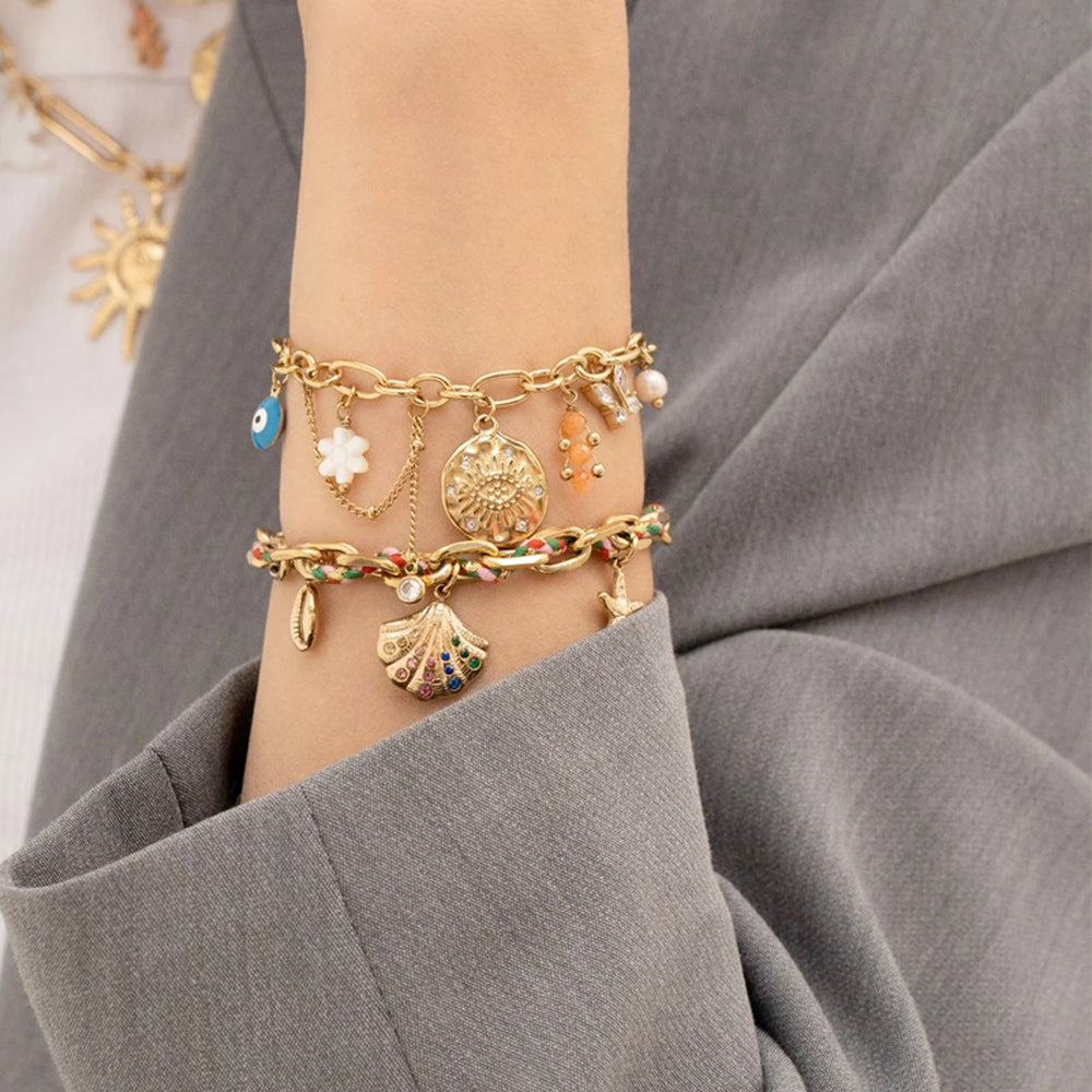 Bracelet - chaîne et cordon tressé, 3 pampilles (cauri, coquillage avec oxydes de zirconium et étoile de mer) 16,5+3 cm