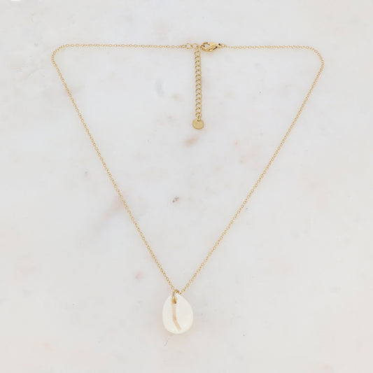 Collier avec pendentif en résine forme cauri (40+5CM)