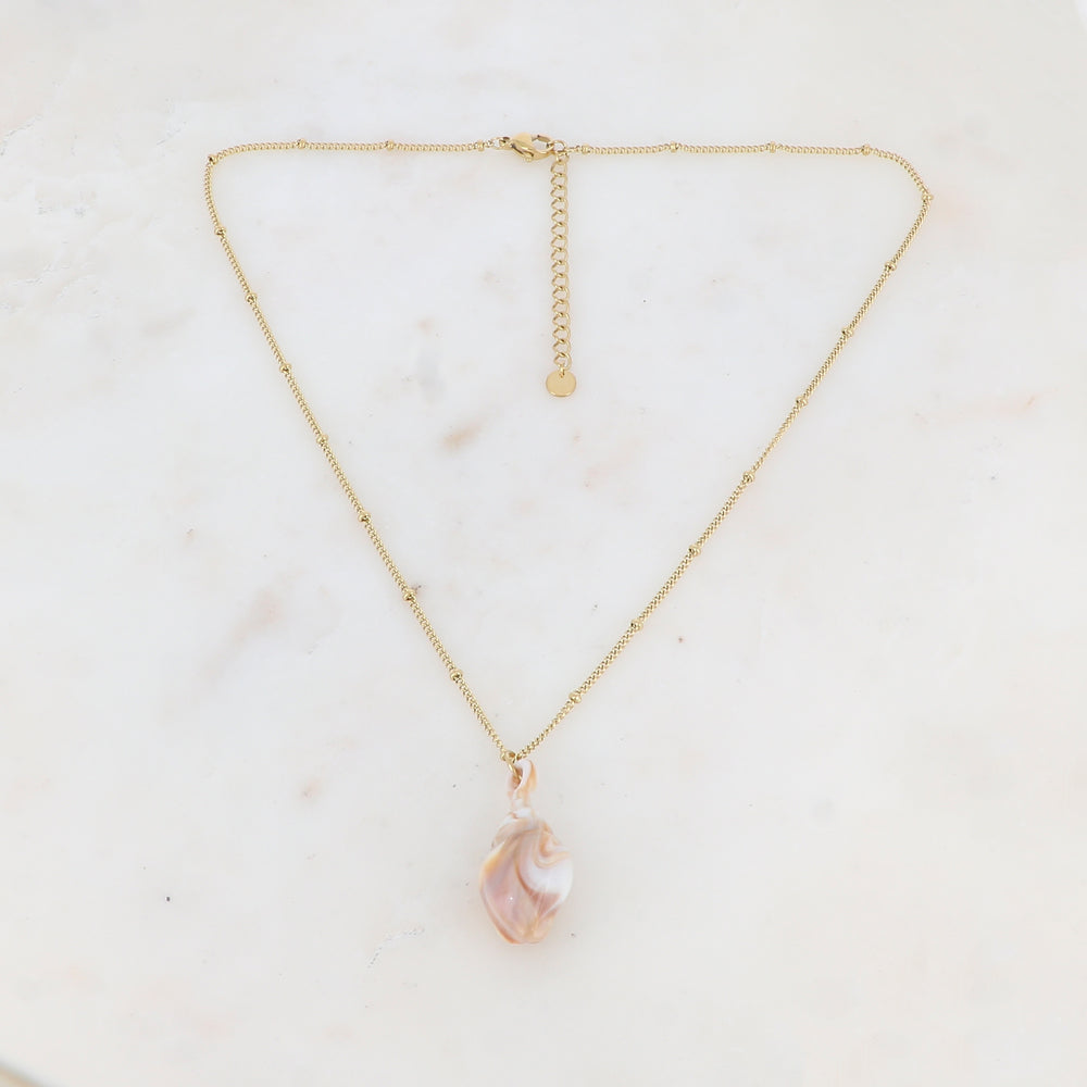 Collier avec pendentif en résine forme coquillage (40+5CM)