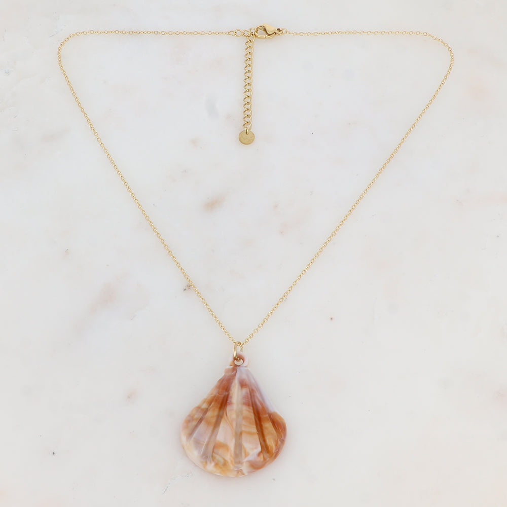 Collier avec pendentif en résine forme coquillage (40+5CM)