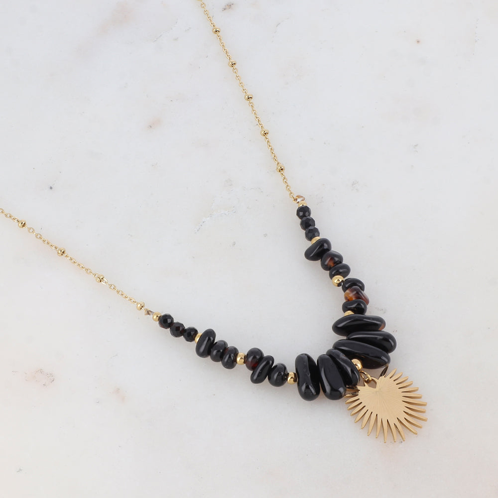 Collier doré avec chips de pierre naturelle onyx et pendentif soleil 40+5 cm