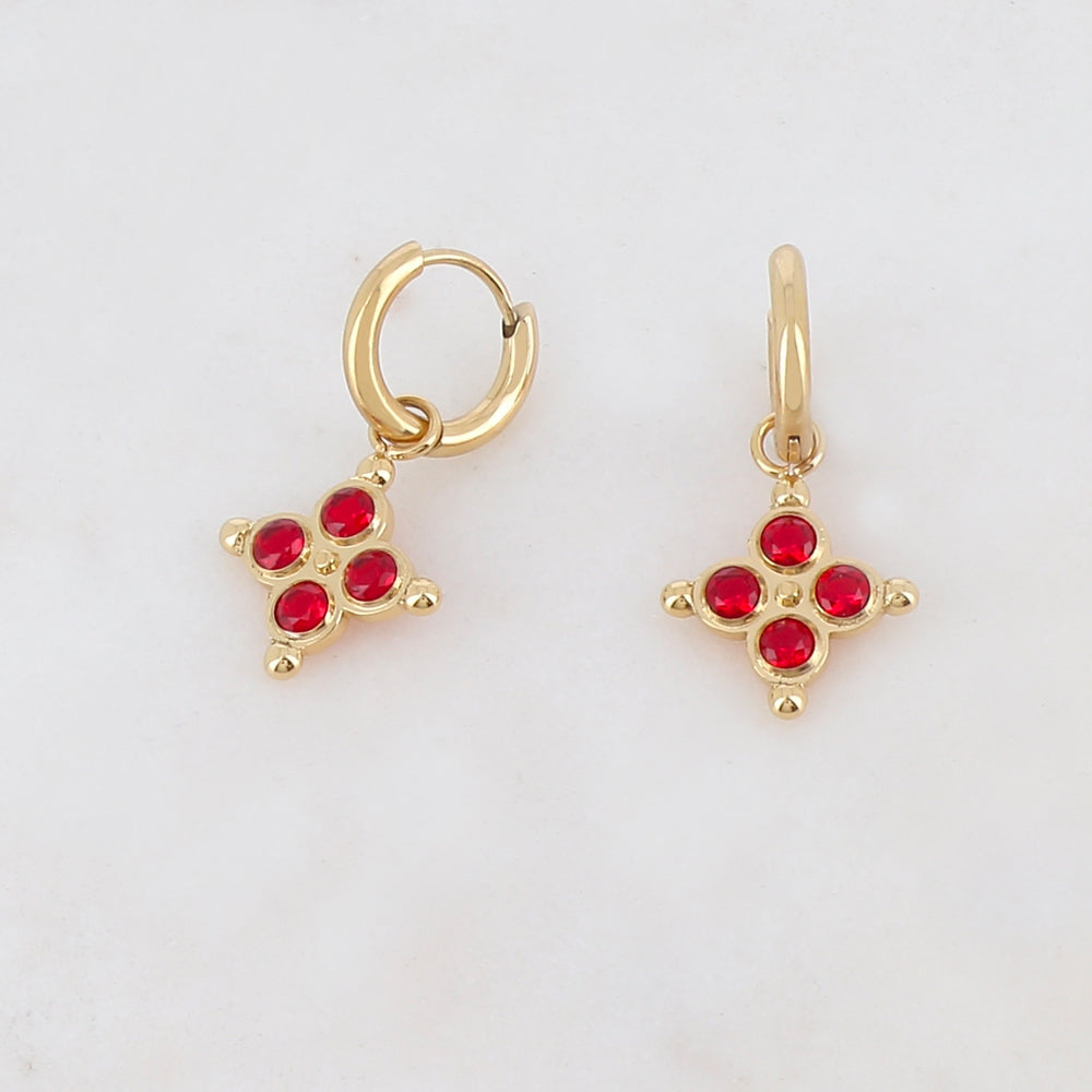 Créoles pendantes avec 4 strass 1,35 x 2,1 cm.
