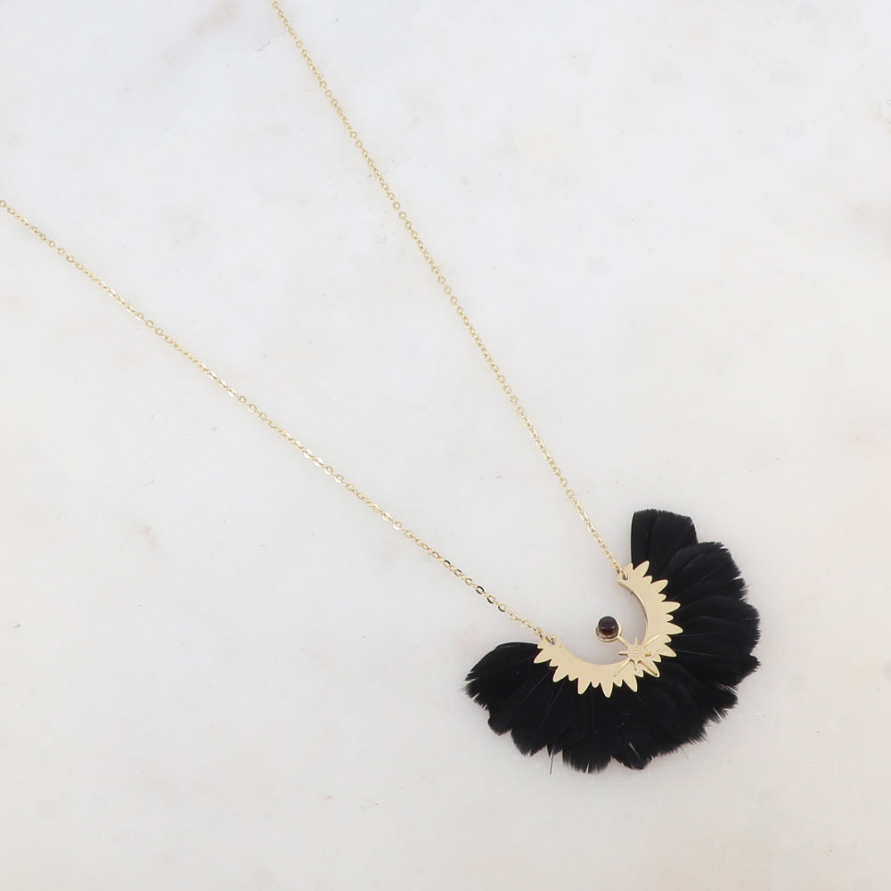 Collier doré avec plume et pierre noire onyx 45+5 cm