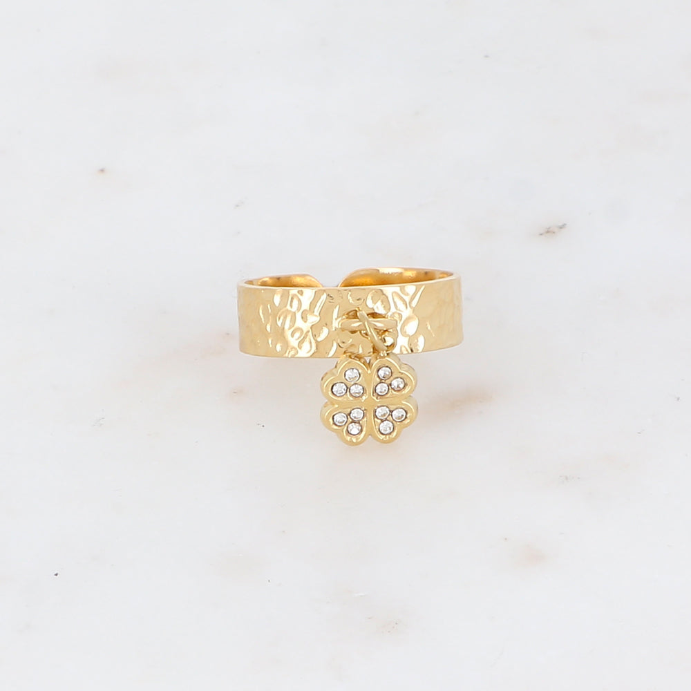 Bague martelée avec pampille trèfle strassée