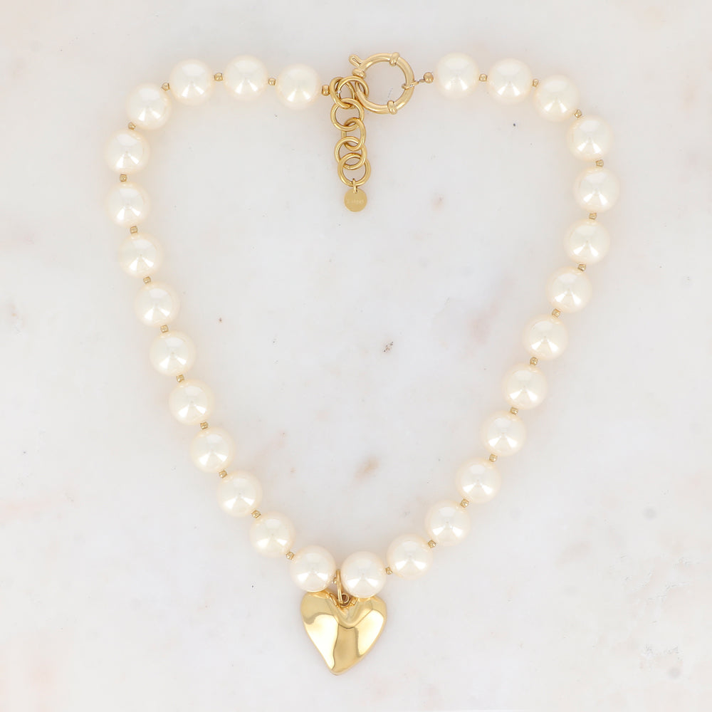 Collier avec perles en résine effet nacré et cœur lisse (40+3CM)