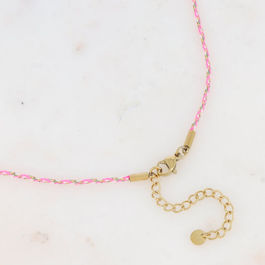 Collier sur cordon coloré avec pampille forme poisson émaillé