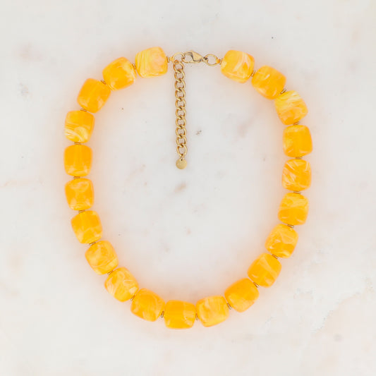 Collier avec perles carrées en résine (42+5CM)