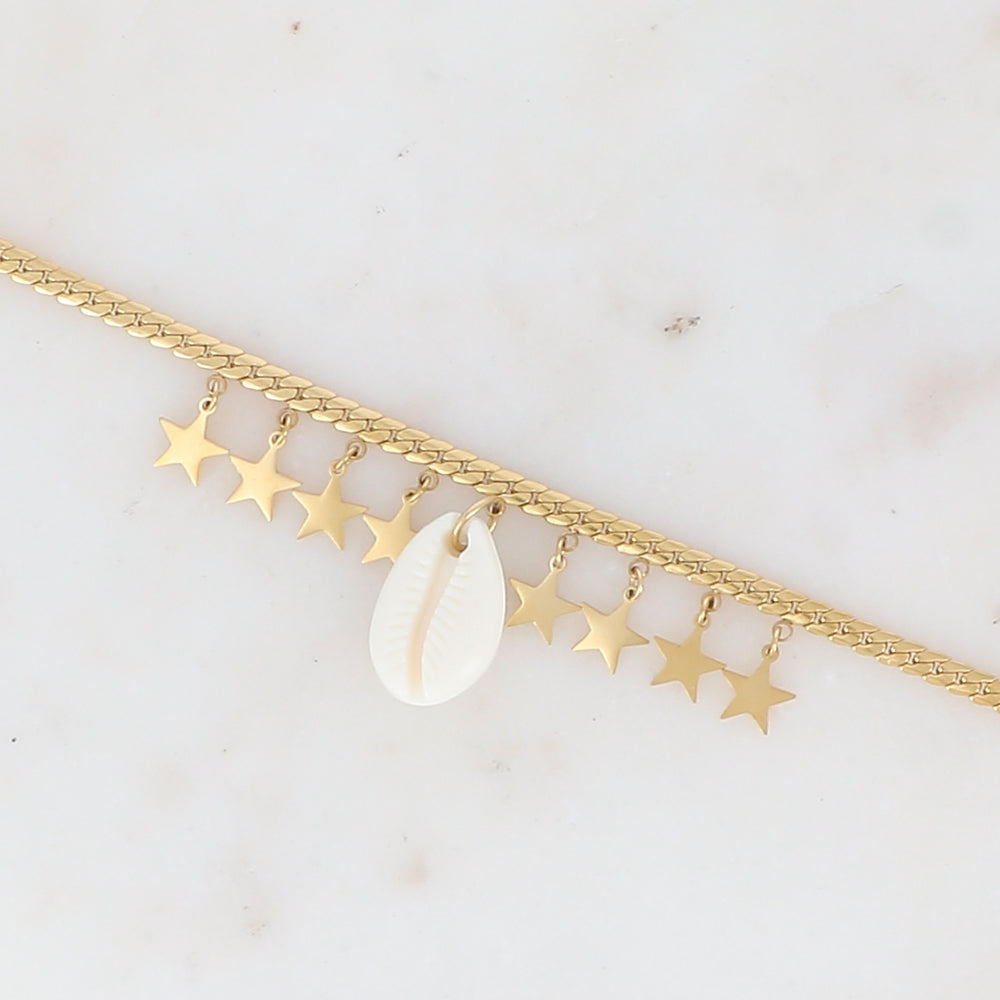 Bracelet en maille plate avec pampilles étoiles et cauri en résine