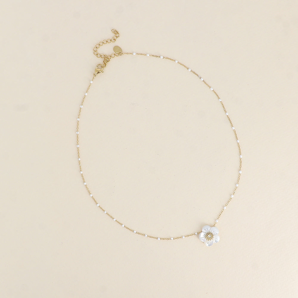Collier - chaîne émaillée et fleur nacrée 38+7 cm