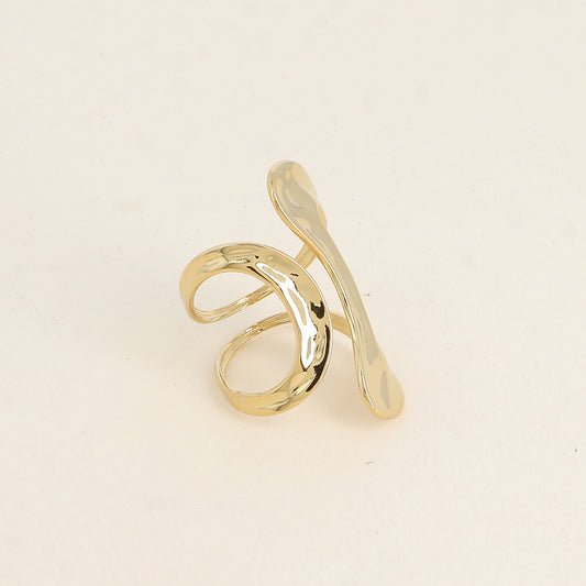 Bague ouverte large - formes ajourées et martelées