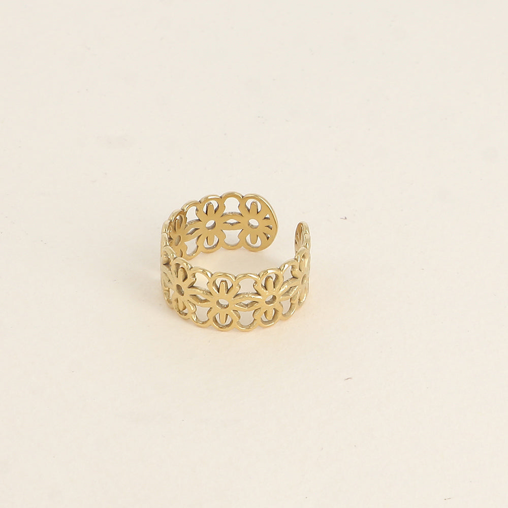 Bague - motifs floraux ajourés