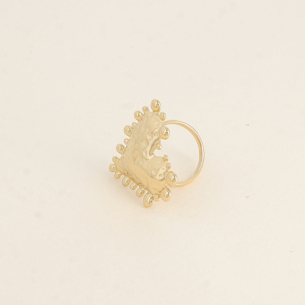 Bague - grand cœur martelé avec contour de petits ronds