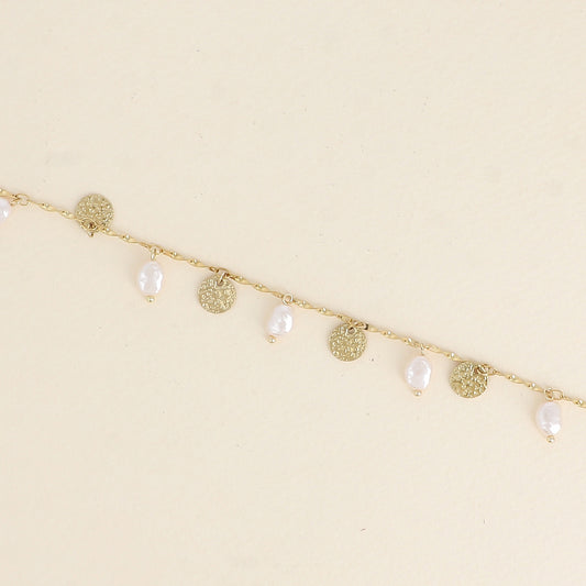 Bracelet - pampilles martelées et perles de résine blanche (16,5+3 cm)