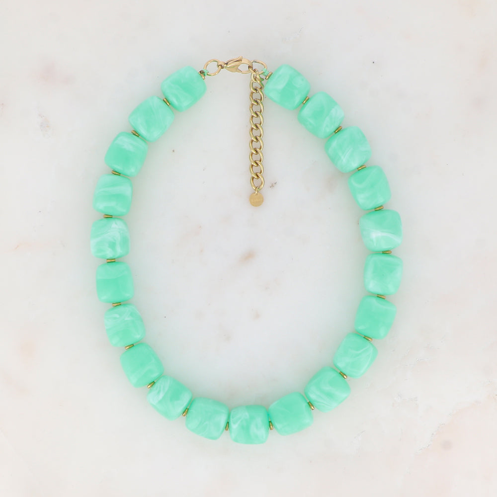 Collier avec perles carrées en résine (42+5CM)