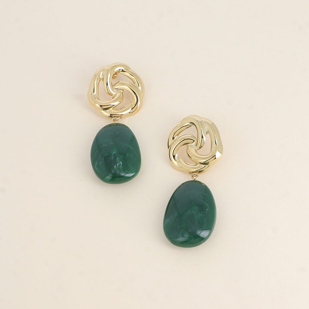 Boucles pendantes - fleur ajourée et pièce ovale en résine verte 30x74 mm