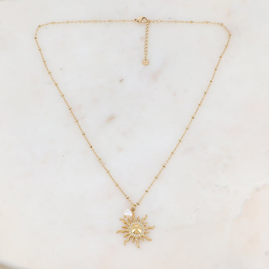 Collier avec soleil strassé et perle d'eau douce 45+5 cm