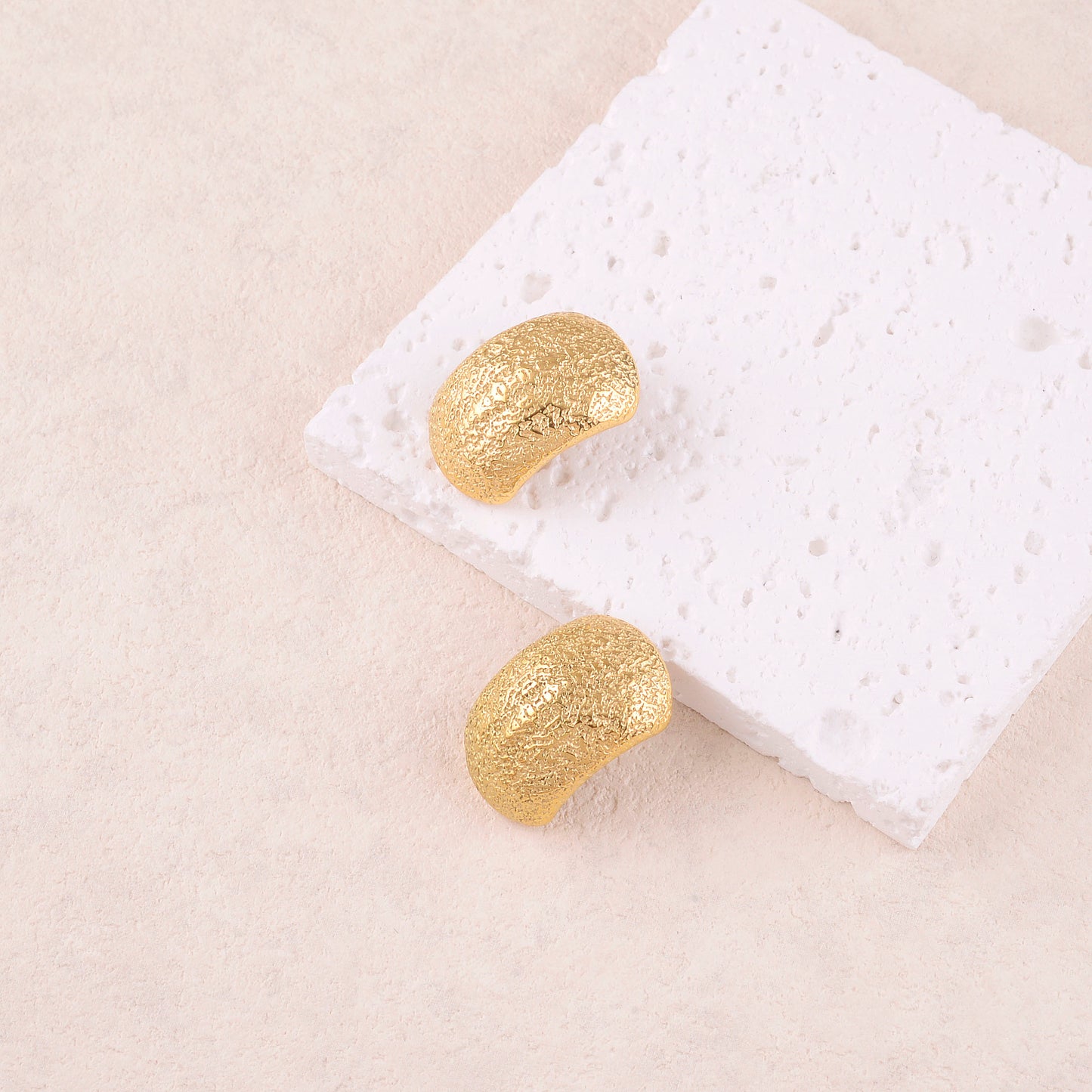 B.O à puce avec pièce géométrique texturée 1,9 x2,9 cm