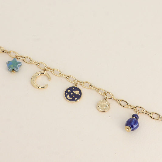 Bracelet - maille aux anneaux ovales allongés, croissant de lune, perles en céramiques, ciel étoilée émaillée, soleil (17+3 cm)