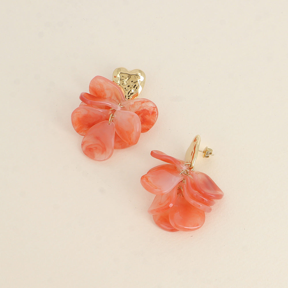 Boucles pendantes - cœur texturé et de pièces pendantes en acétate rouge 35x55 mm