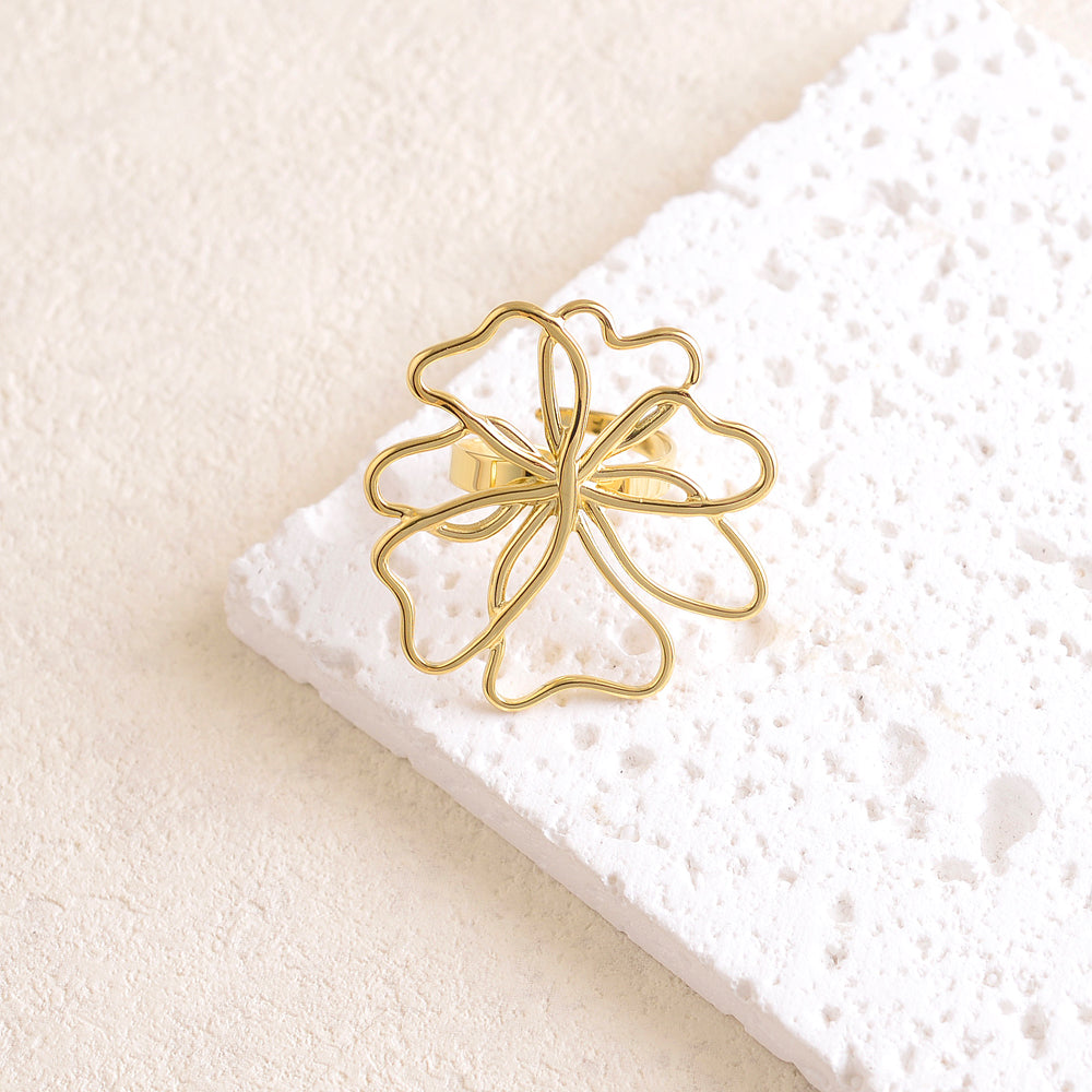 Bague avec pièce forme fleur ajourée