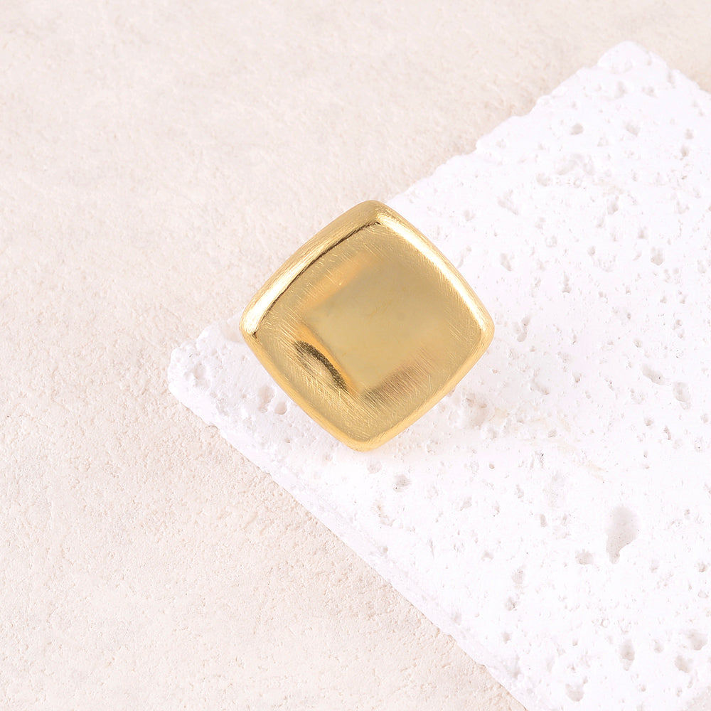 Bague avec pièce geométrique brossée
