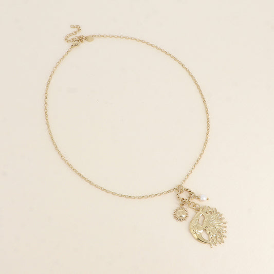 Collier - 3 pendentifs, perle d'eau douce, soleil et charm's muse 45+7 cm